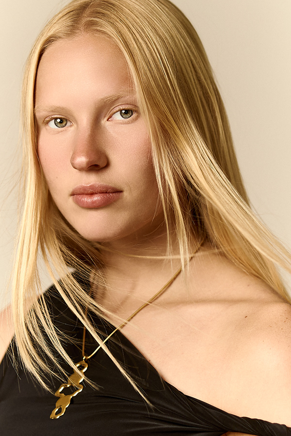 Campaigns & Lookbooks 120