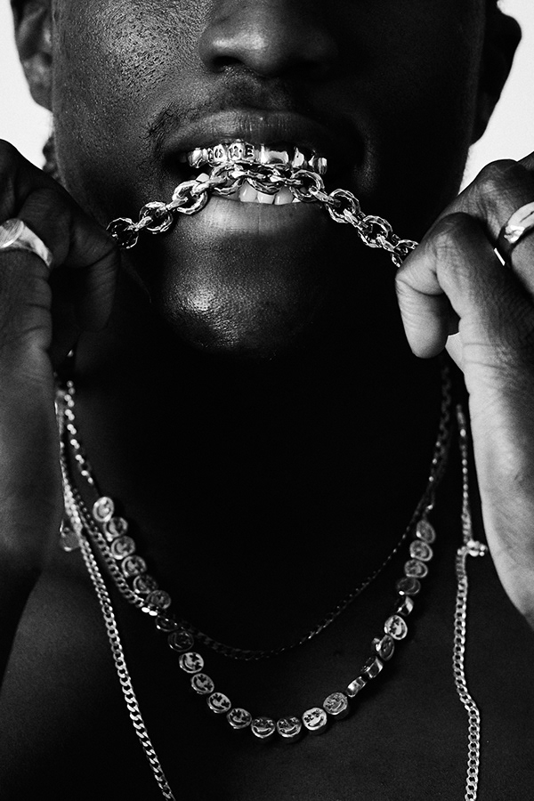 Campaigns & Lookbooks 215